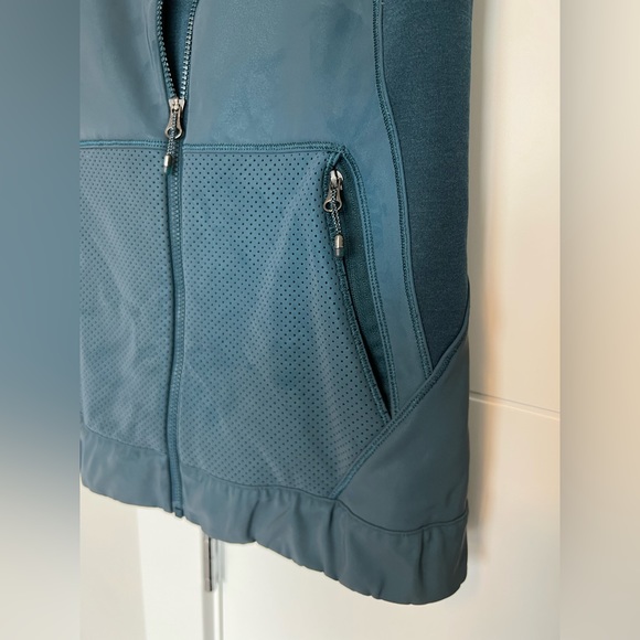 Reflective Lululemon Vest Size 4 - Picture 7 of 10